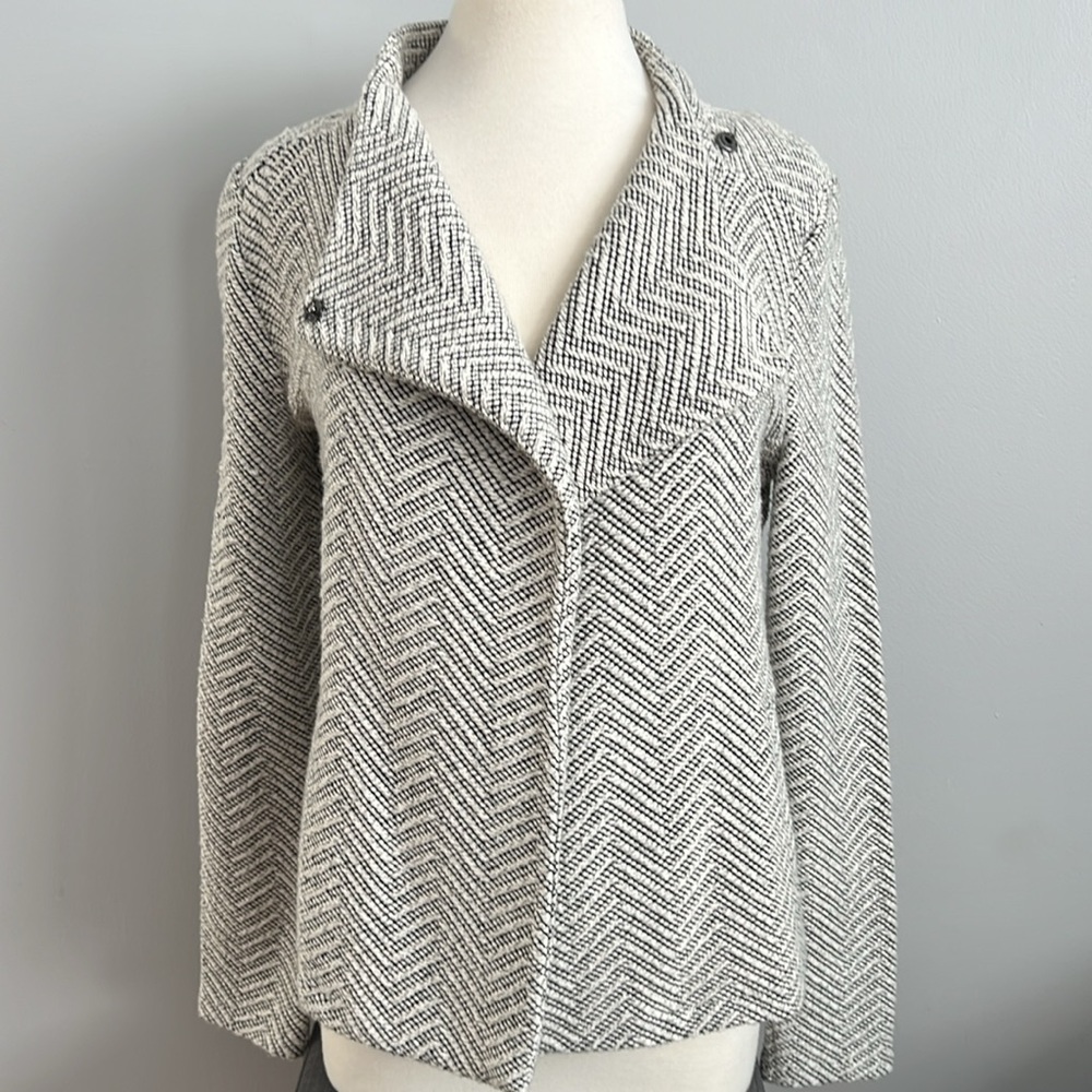 Donated ✌🏼 🫶🏼 Lou & Grey Wrap Cardigan Sweater Black White Chevron Womens M - Picture 4 of 15